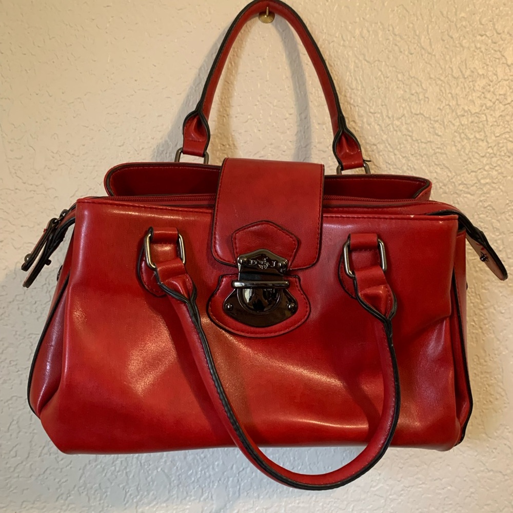 David Jones purse. Very clean and only use a few times.